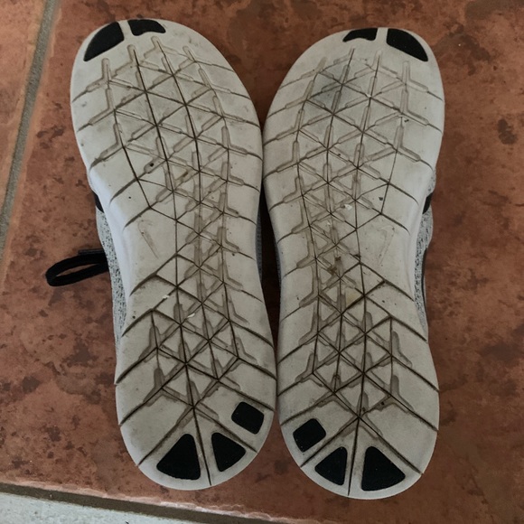 Nike Free Runs - Picture 3 of 4